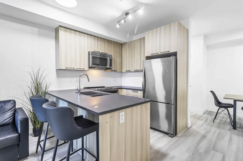Condo for sale at 101 15628 104 Avenue Surrey British Columbia - MLS: R3097481