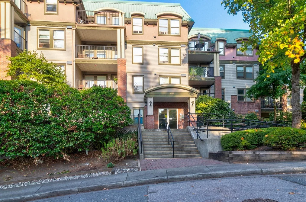 Condo for sale at 101 1591 Booth Avenue Coquitlam British Columbia - MLS: R3108976