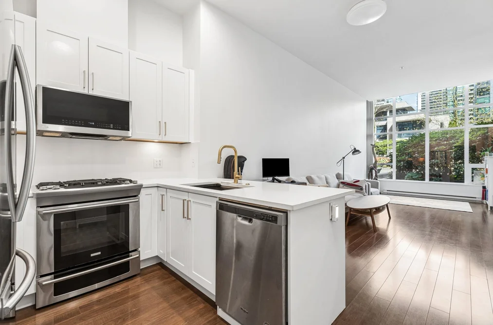 Condo for sale at 101 2077 Rosser Avenue Burnaby British Columbia - MLS: R3116560