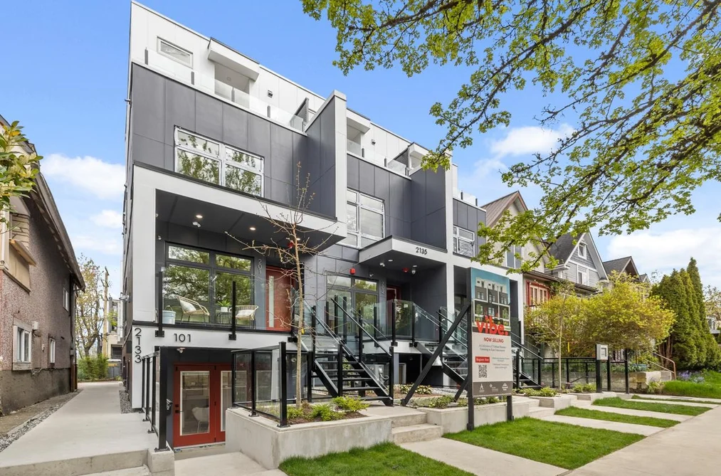 Condo for sale at 101 2135 E Pender Street Vancouver British Columbia - MLS: R3125763