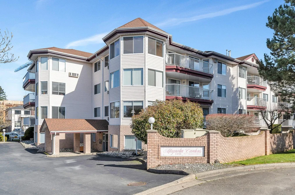 Condo for sale at 101 2450 Church Street Abbotsford British Columbia - MLS: R3159998