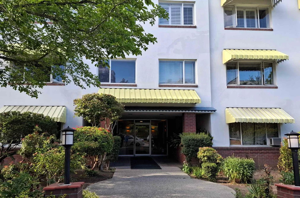 Condo for sale at 101 2469 Cornwall Avenue Vancouver British Columbia - MLS: R3148147