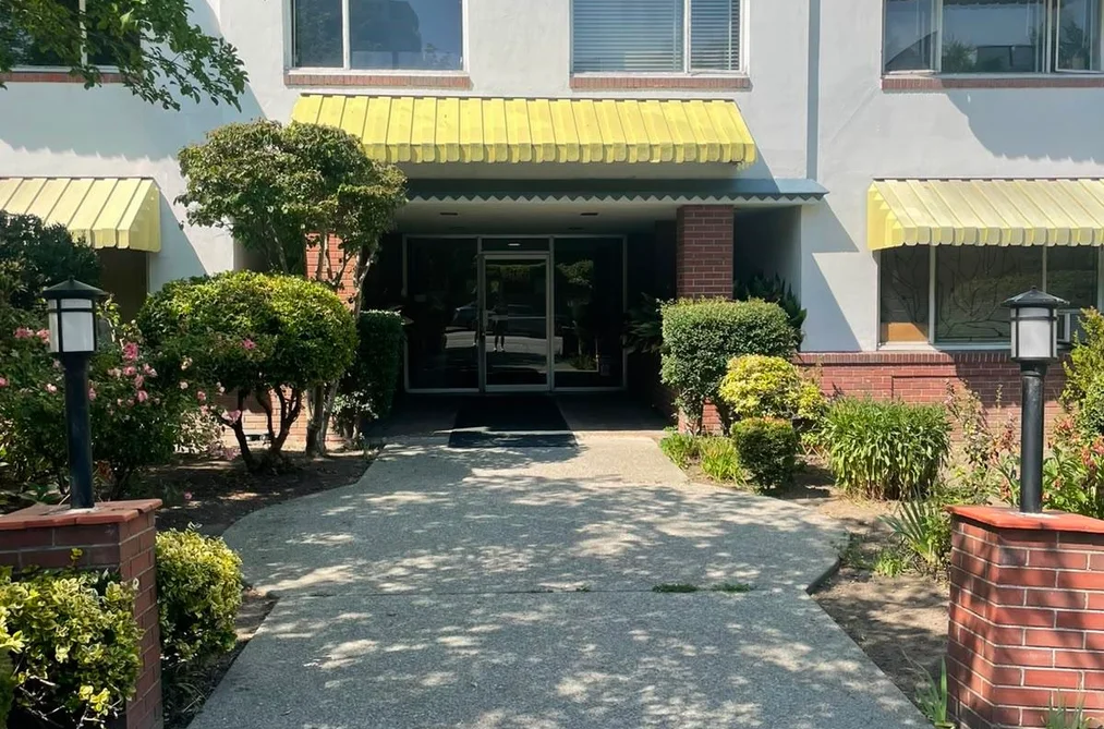 Condo for sale at 101 2469 Cornwall Avenue Vancouver British Columbia - MLS: R3148147