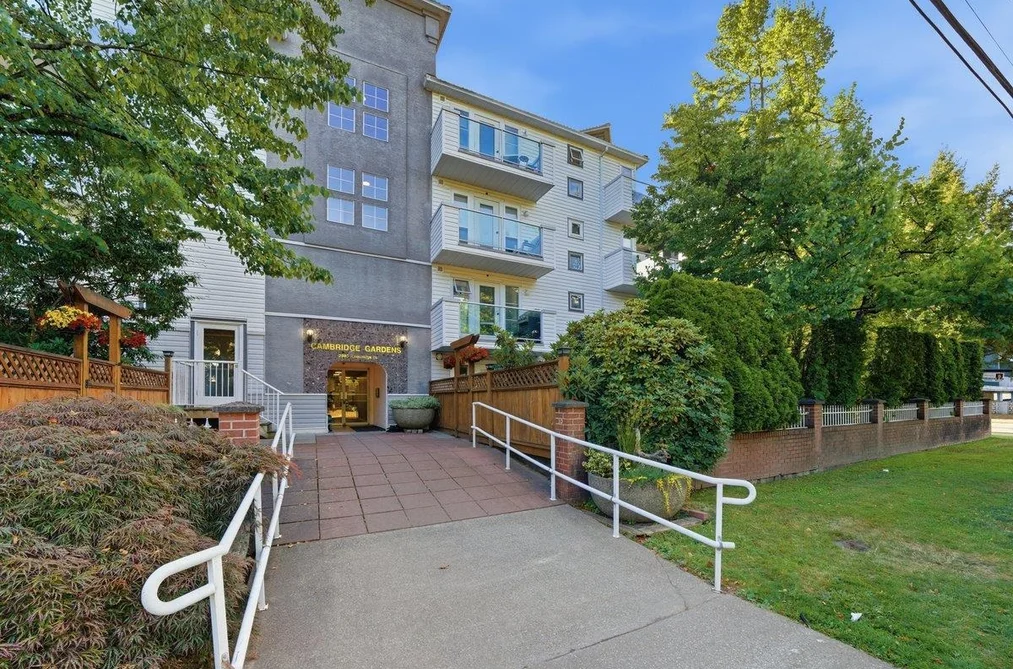 Condo for sale at 101 2983 Cambridge Street Port Coquitlam British Columbia - MLS: R3155280