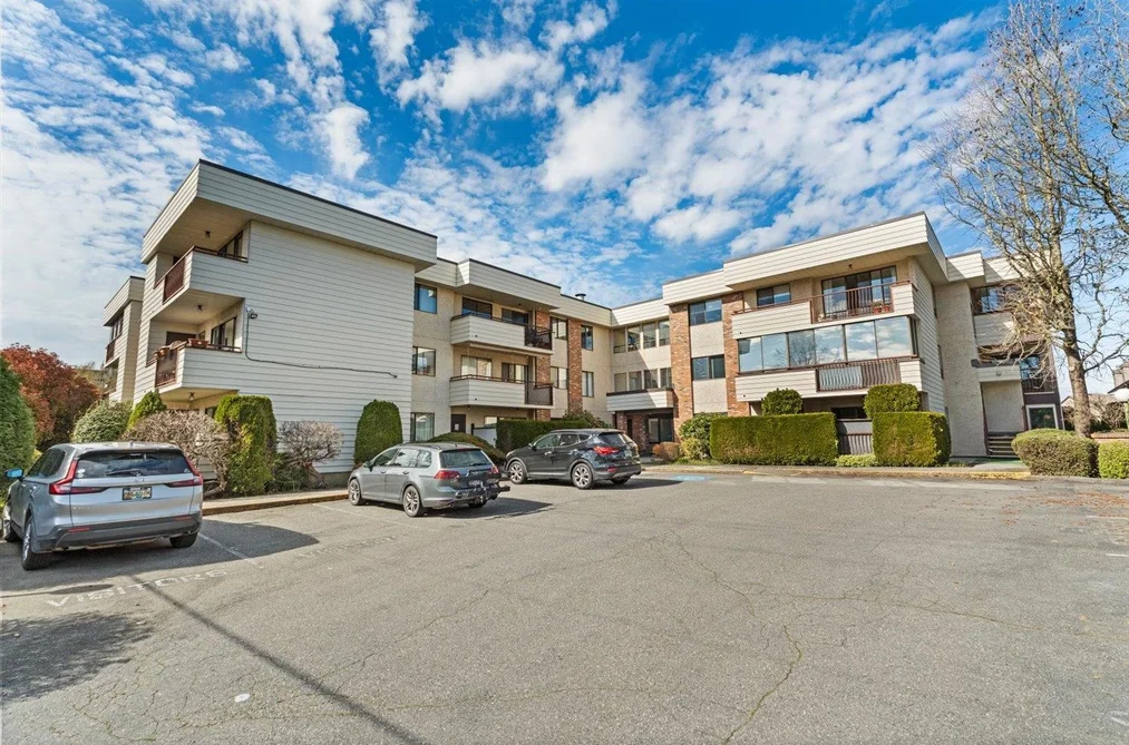 Condo for sale at 101 32885 George Ferguson Way Abbotsford British Columbia - MLS: R3108281