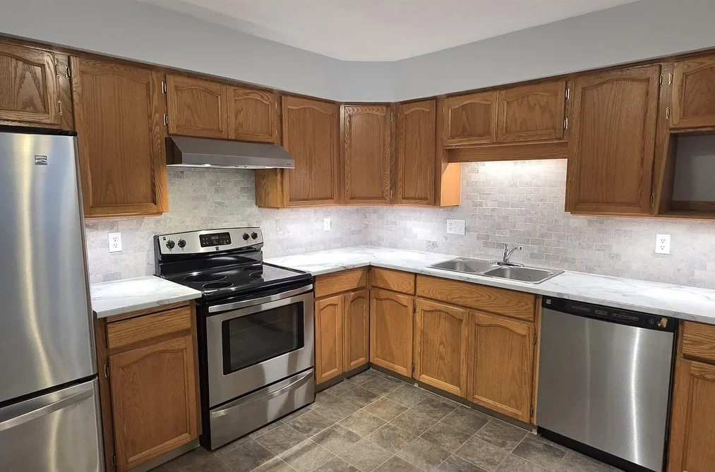 101 33090 GEORGE FERGUSON WAY, Abbotsford BC V2S 6Y2, Abbotsford BC — Residential for Sale - Photo 2