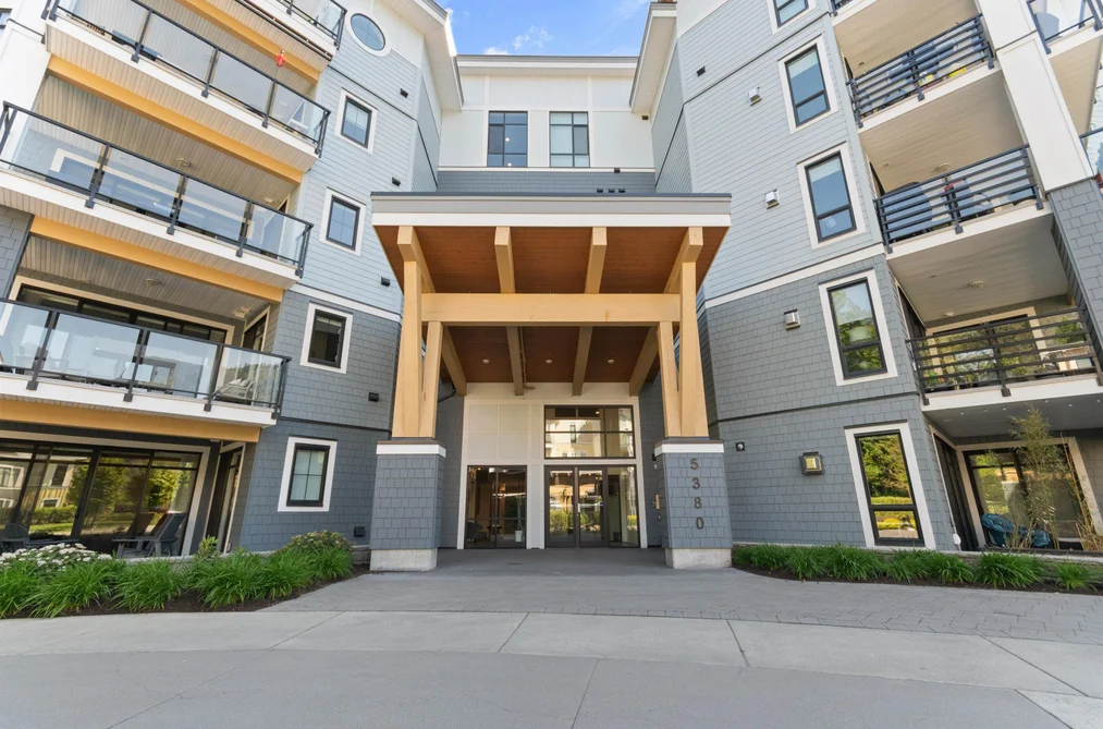 Condo for sale at 101 5380 Tyee Lane Chilliwack British Columbia - MLS: R3116679
