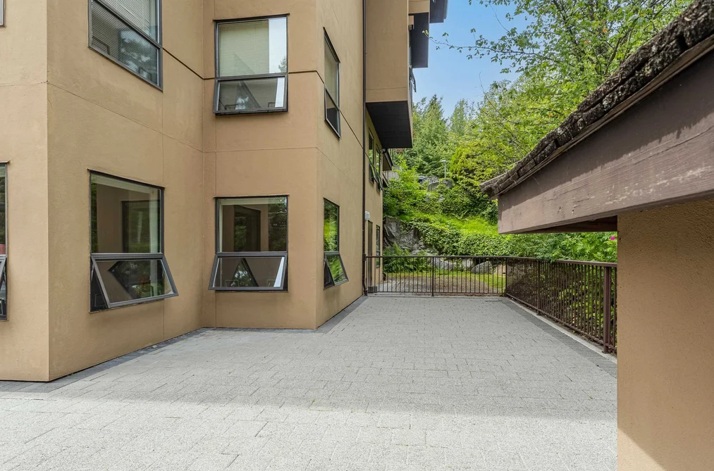 101 5855 COWRIE STREET, Sechelt BC V7Z 0K1, Sechelt BC — Residential for Sale — Photo 4 of 28