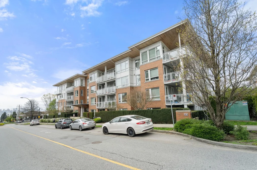 101 717 CHESTERFIELD AVENUE, North Vancouver BC V7M 3L8, North Vancouver BC — Residential for Sale - Photo 2