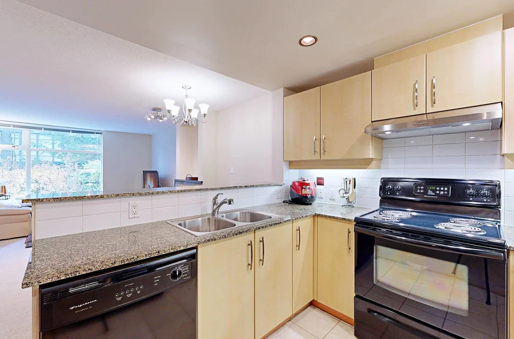 101 9298 UNIVERSITY CRESCENT, Burnaby BC V5A 4X8, Burnaby BC — Residential for Sale - Photo 3