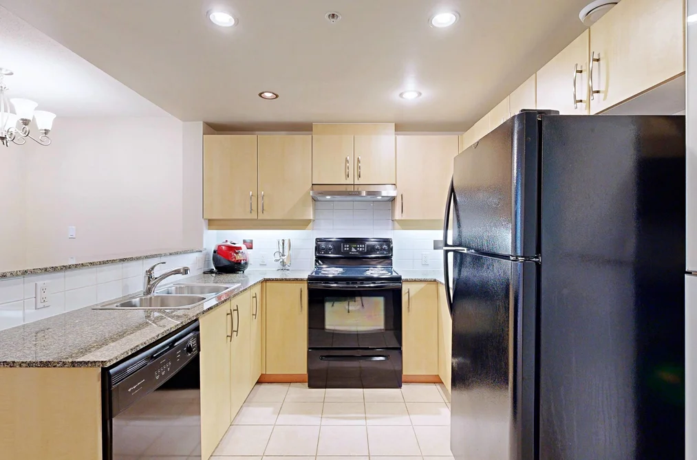 101 9298 UNIVERSITY CRESCENT, Burnaby BC V5A 4X8, Burnaby BC — Residential for Sale - Photo 4