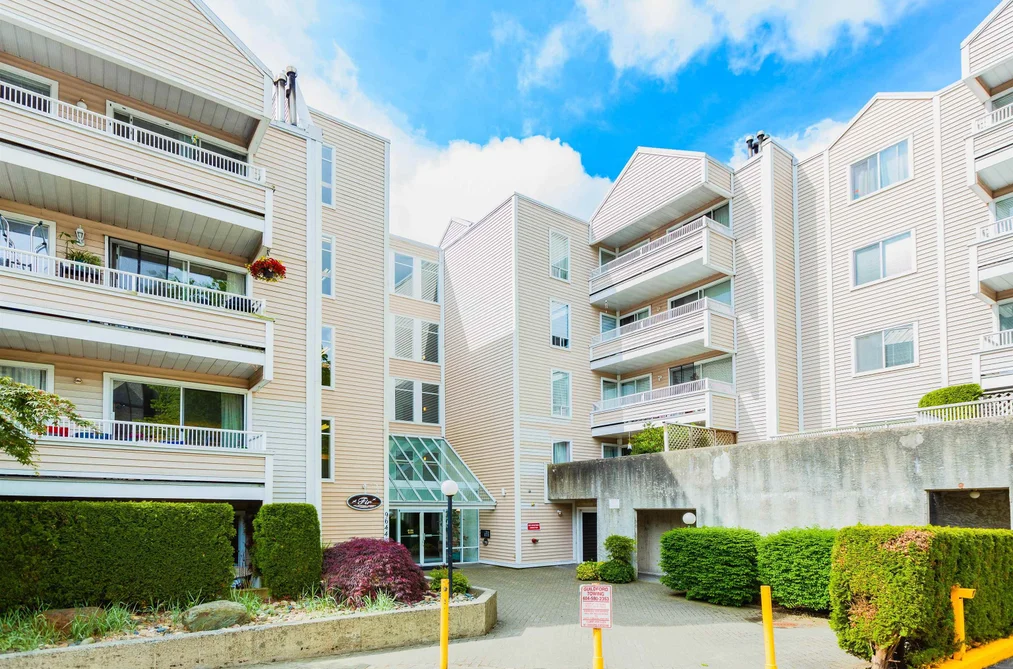 Condo for sale at 101 9644 134 Street Surrey British Columbia - MLS: R3089176