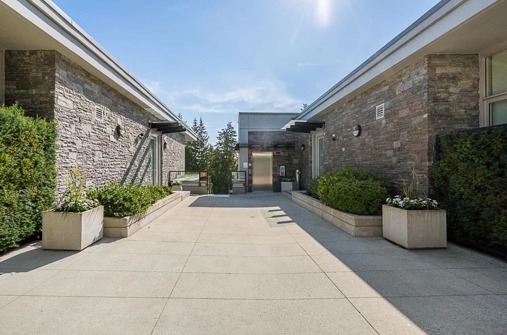 101 988 KEITH ROAD, West Vancouver BC V7T 1M3, West Vancouver BC — Residential for Sale - Photo 2