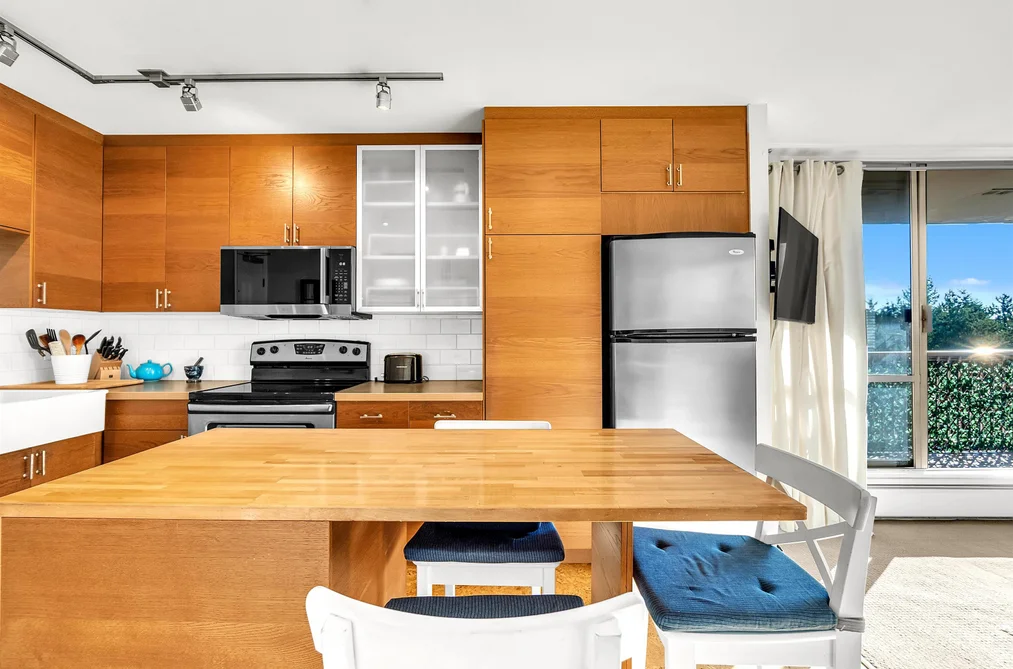 2016 Fullerton Ave Unit 1010, North Vancouver, BC - MLS: R3177409