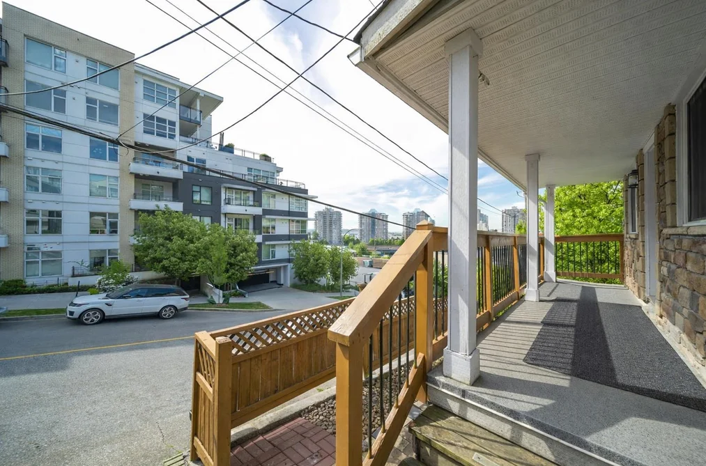 1011 AUCKLAND STREET, New Westminster BC V3M 1K9, New Westminster BC — Residential for Sale - Photo 2