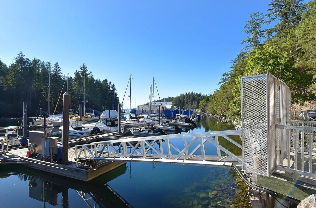 House for sale at 10113 10131 Mercer Road Halfmoon Bay British Columbia - MLS: R3115236