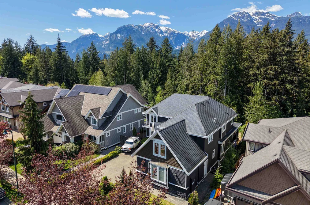 1012 JAY CRESCENT, Squamish BC V8B 0P2, Squamish BC — Residential for Sale - Photo 2