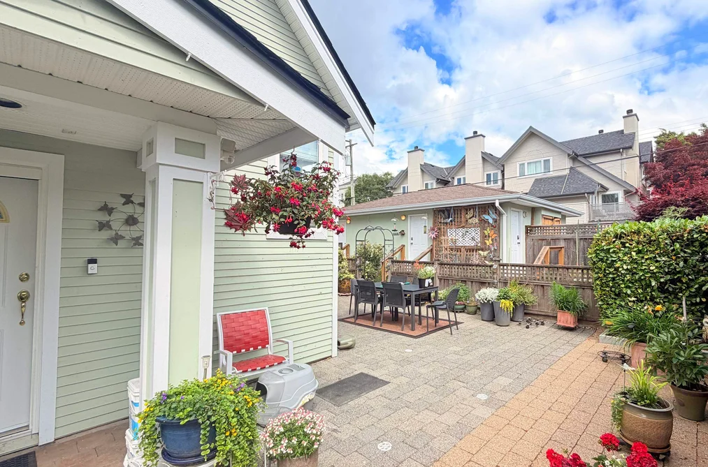 1015 ST. ANDREWS AVENUE, North Vancouver BC V7L 4S3, North Vancouver BC — Residential Income for Sale — Photo 2 of 6