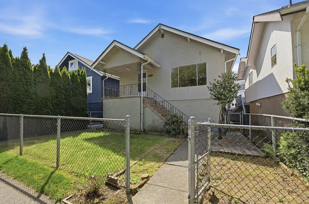 House for sale at 1016 E 18th Avenue Vancouver British Columbia - MLS: R3120974