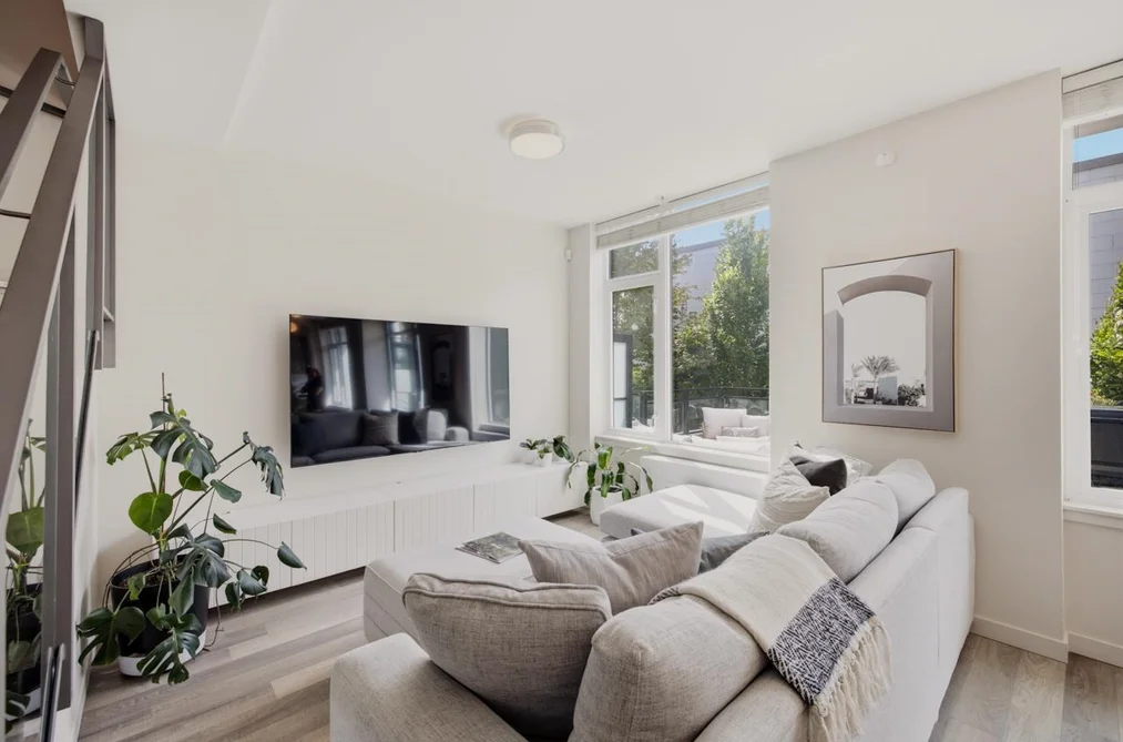 1018 Auckland Street, New Westminster, BC - Townhouse for Sale - Photo 3 of 40 1018 Auckland Street, New Westminster, BC - Townhouse for Sale - Photo 3 of 40