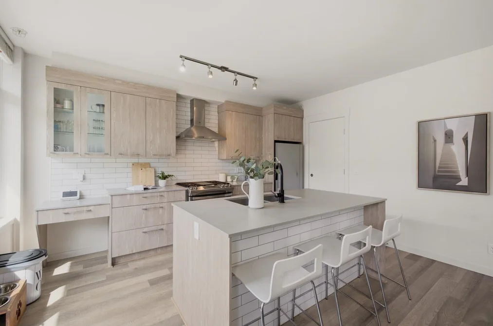 1018 Auckland Street, New Westminster, BC - Townhouse for Sale - Photo 8 of 40 1018 Auckland Street, New Westminster, BC - Townhouse for Sale - Photo 8 of 40