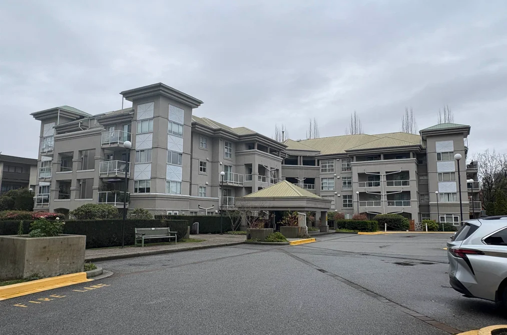 Condo for sale at 102 10533 University Drive Surrey British Columbia - MLS: R3074344