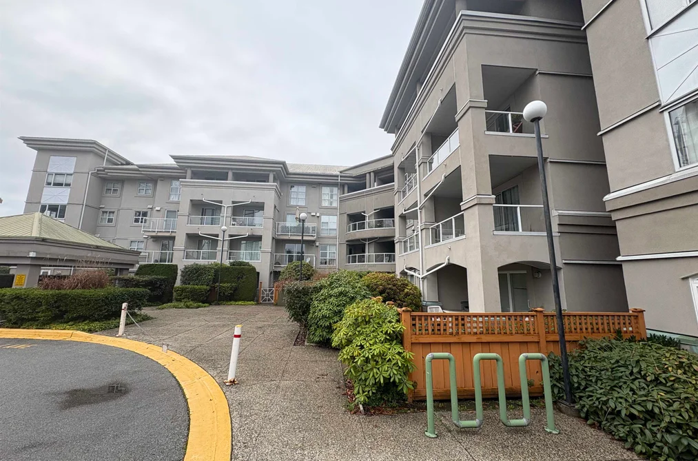 102 10533 UNIVERSITY DRIVE, Surrey BC V3T 5T7, Surrey BC — Residential for Sale - Photo 3