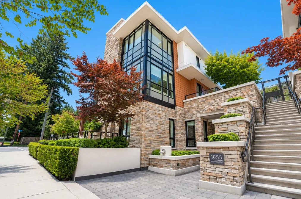 Condo for sale at 102 1055 Ridgewood Drive North Vancouver British Columbia - MLS: R3158619