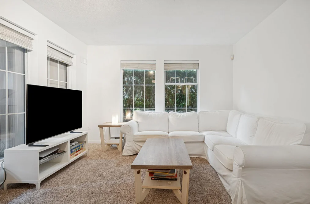 Condo for sale at 102 1199 Westwood Street Coquitlam British Columbia - MLS: R3130842