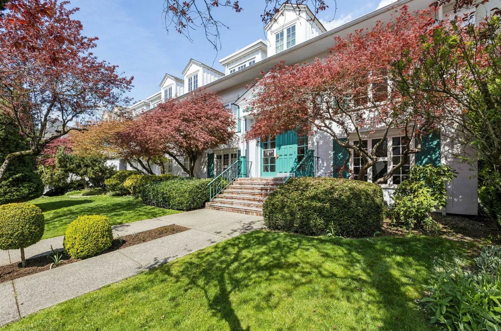 Condo for sale at 102 120 W 17th Street North Vancouver British Columbia - MLS: R3125588