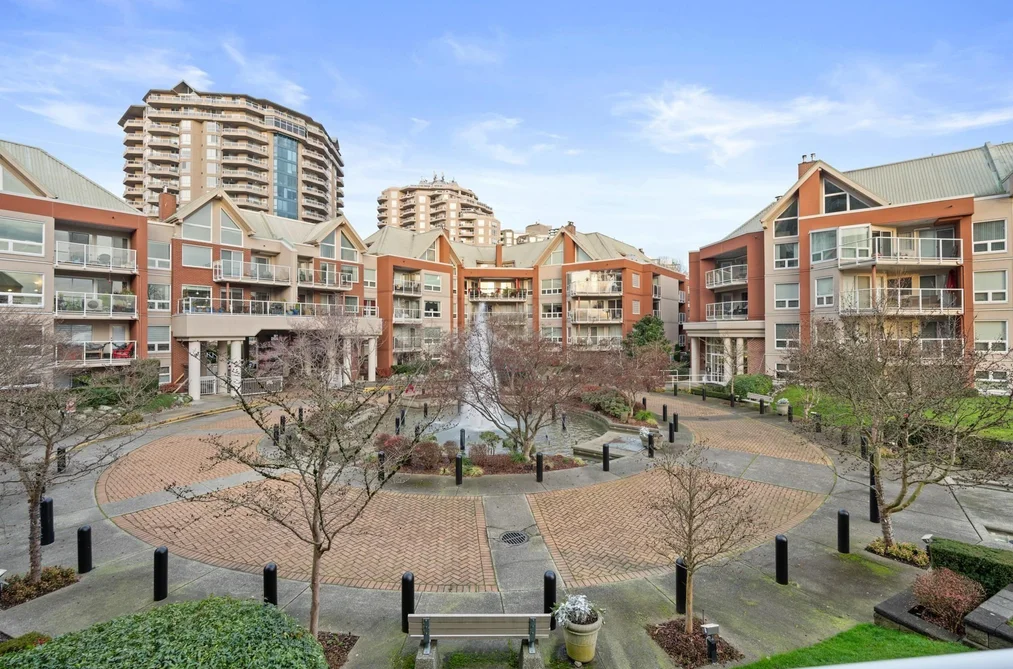 Condo for sale at 102 1230 Quayside Drive New Westminster British Columbia - MLS: R3095631