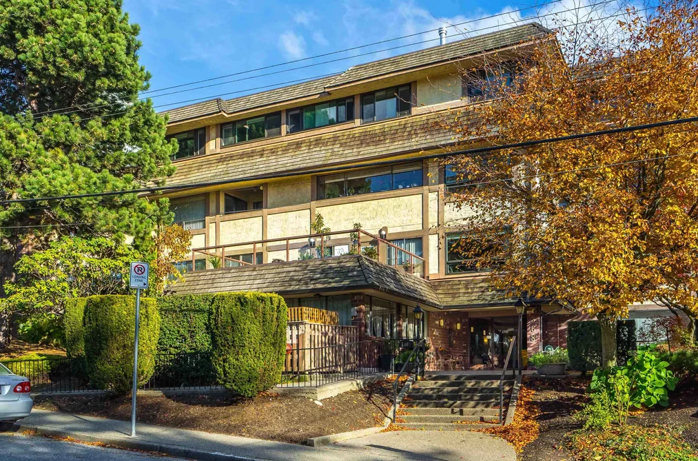 Condo for sale at 102 1368 Foster Street White Rock British Columbia - MLS: R3161278
