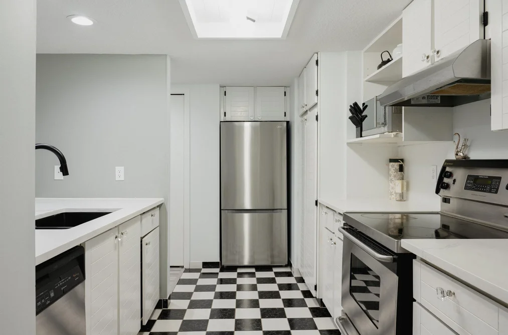 102 15025 VICTORIA AVENUE, White Rock BC V4B 1G2, White Rock BC — Residential for Sale - Photo 3