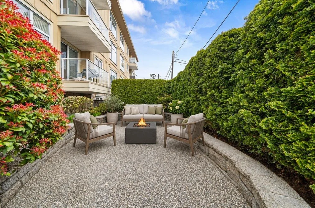 Condo for sale at 102 15164 Prospect Avenue White Rock British Columbia - MLS: R3165659