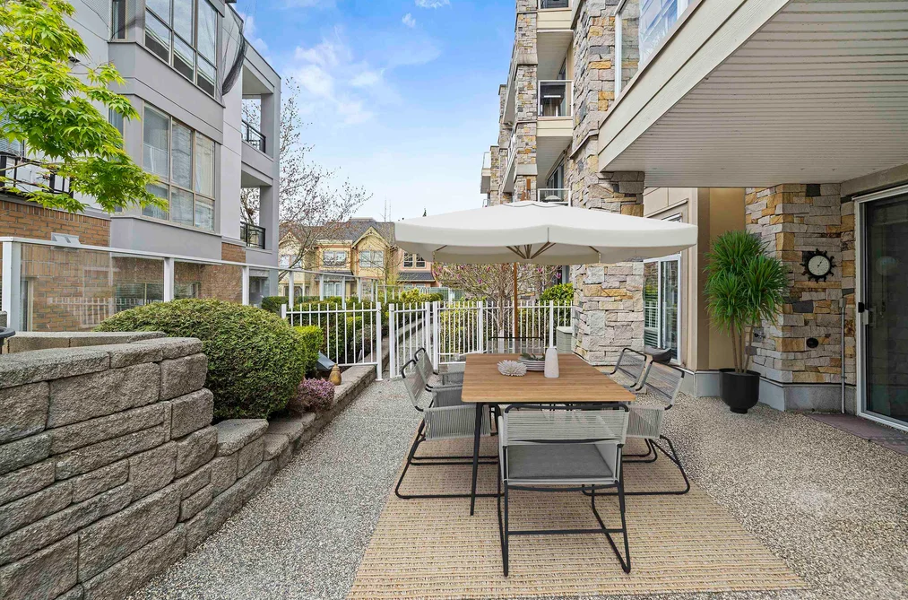 Condo for sale at 102 15164 Prospect Avenue White Rock British Columbia - MLS: R3102383