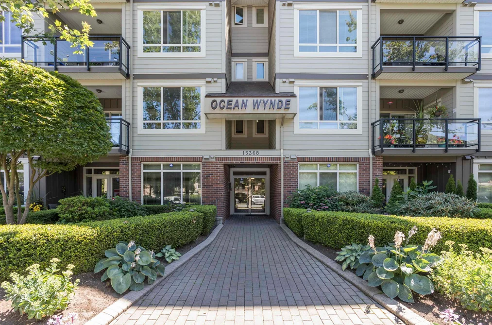 Condo for sale at 102 15368 17a Avenue Surrey British Columbia - MLS: R3146341