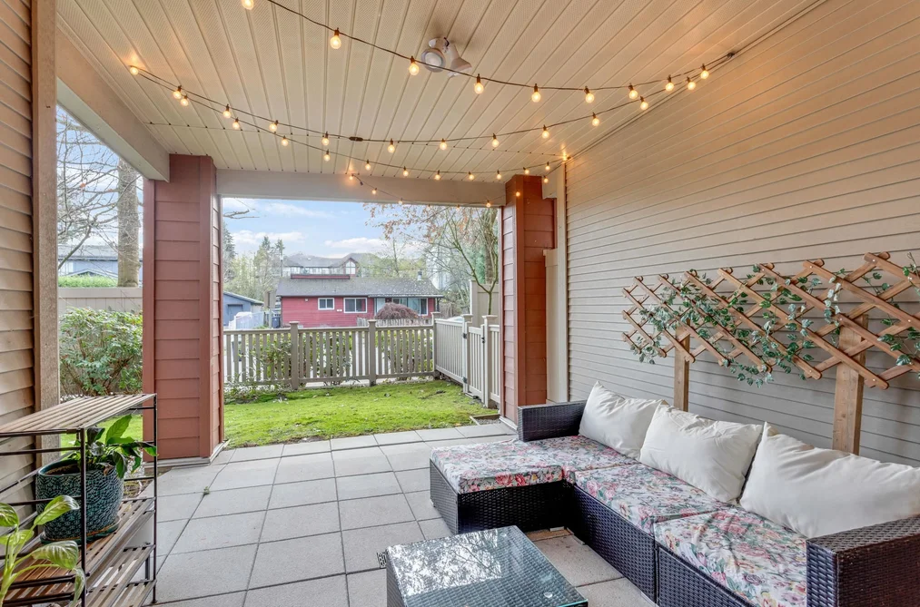 Condo for sale at 102 15385 101a Avenue Surrey British Columbia - MLS: R3098060