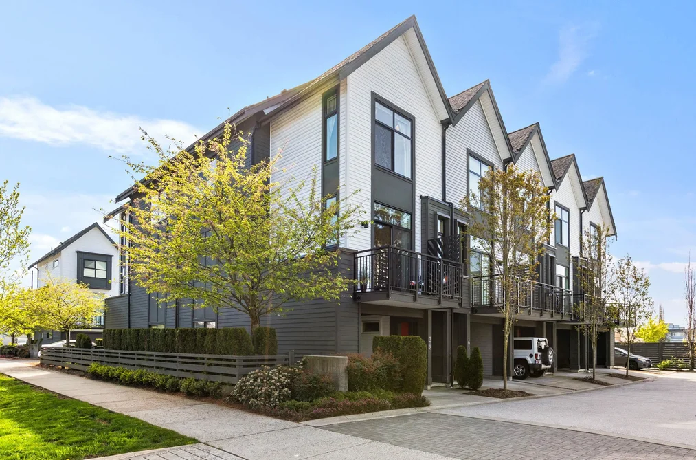 Townhouse for sale at 102 17568 57a Avenue Surrey British Columbia - MLS: R3114763