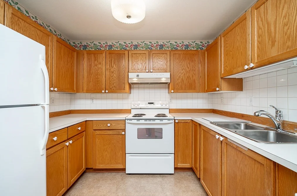 Condo for sale at 102 17695 58 Avenue Avenue Surrey British Columbia - MLS: R3164723