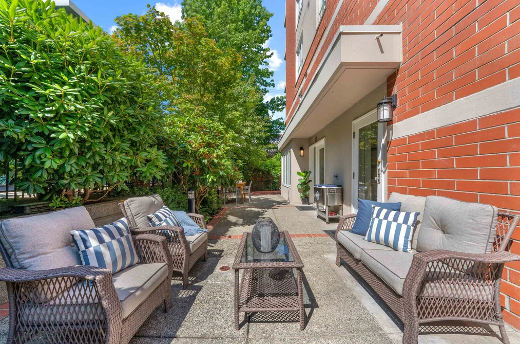 Condo for sale at 102 2128 W 43rd Avenue Vancouver British Columbia - MLS: R3130920