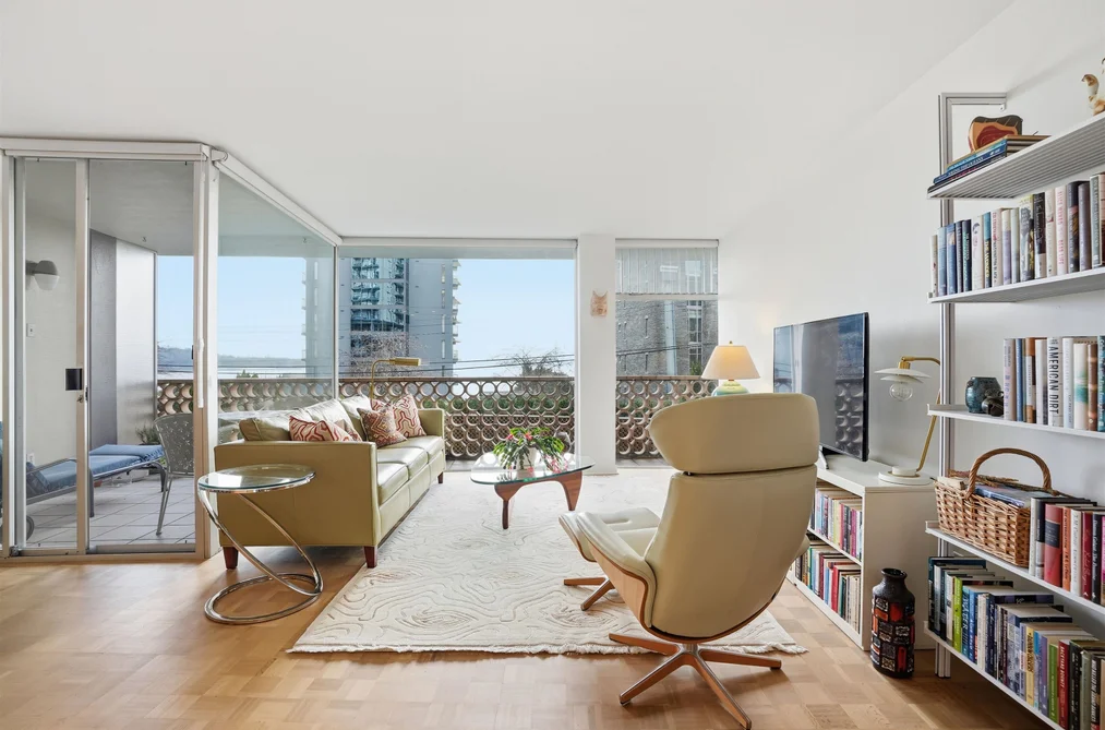 Condo for sale at 102 2135 Argyle Avenue West Vancouver British Columbia - MLS: R3090542