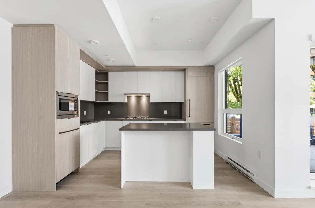 Condo for sale at 102 2268 E Broadway Vancouver British Columbia - MLS: R3153528