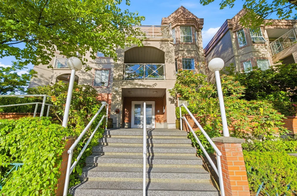 Condo for sale at 102 2380 Shaughnessy Street Port Coquitlam British Columbia - MLS: R3138698