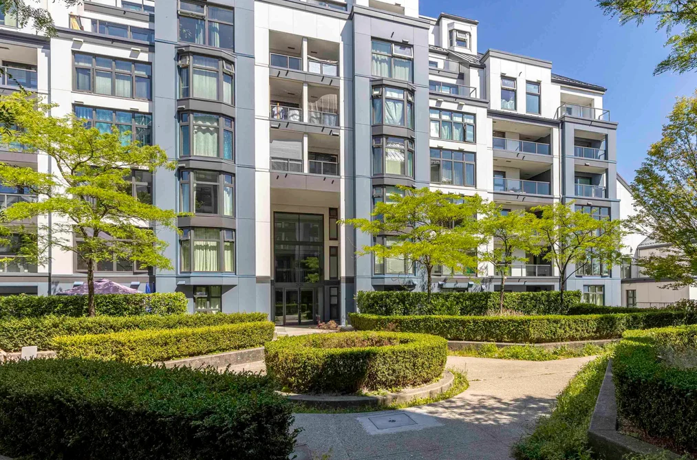 Condo for sale at 102 2528 E Broadway Vancouver British Columbia - MLS: R3158307
