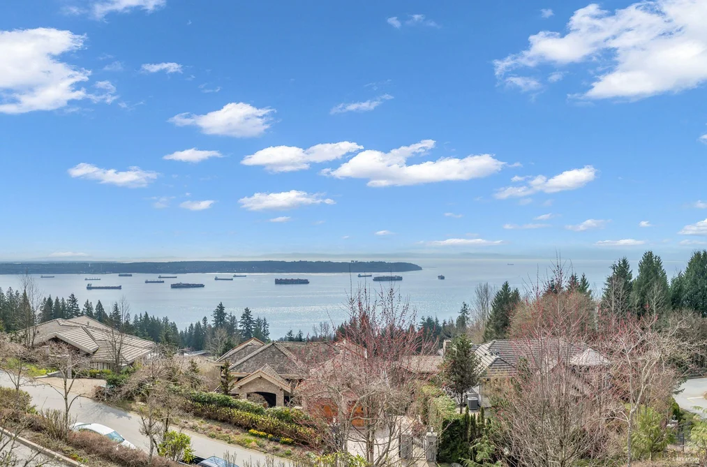 102 2575 GARDEN COURT, West Vancouver BC V7S 0A2, West Vancouver BC — Residential for Sale - Photo 2
