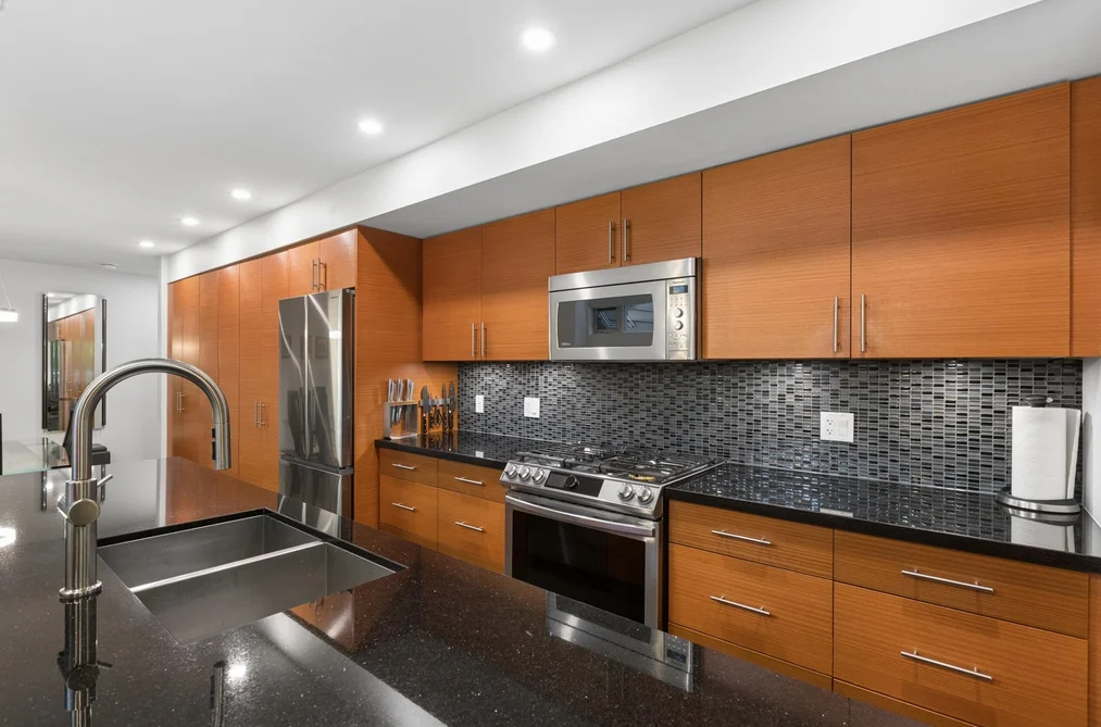102 2832 CAPILANO ROAD, North Vancouver BC V7R 4H5, North Vancouver BC — Residential for Sale — Photo 10 of 32