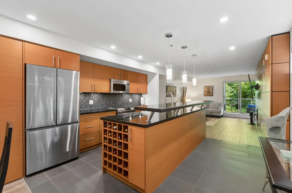 102 2832 CAPILANO ROAD, North Vancouver BC V7R 4H5, North Vancouver BC — Residential for Sale — Photo 8 of 32