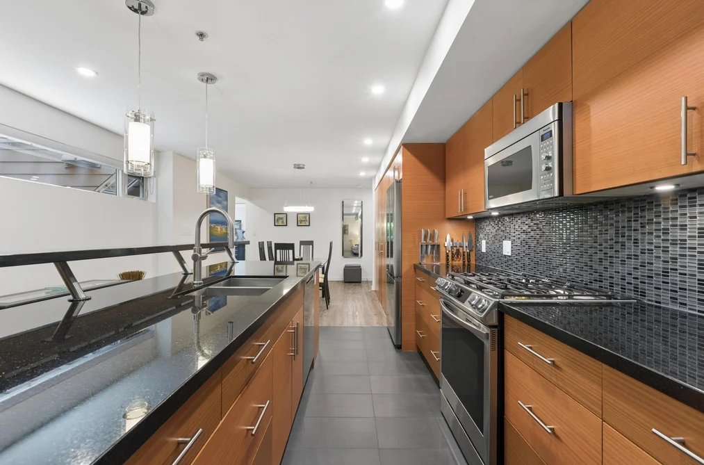 102 2832 CAPILANO ROAD, North Vancouver BC V7R 4H5, North Vancouver BC — Residential for Sale — Photo 9 of 32