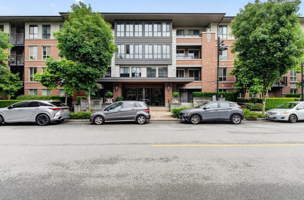 Condo for sale at 102 3107 Windsor Gate Coquitlam British Columbia - MLS: R3128728