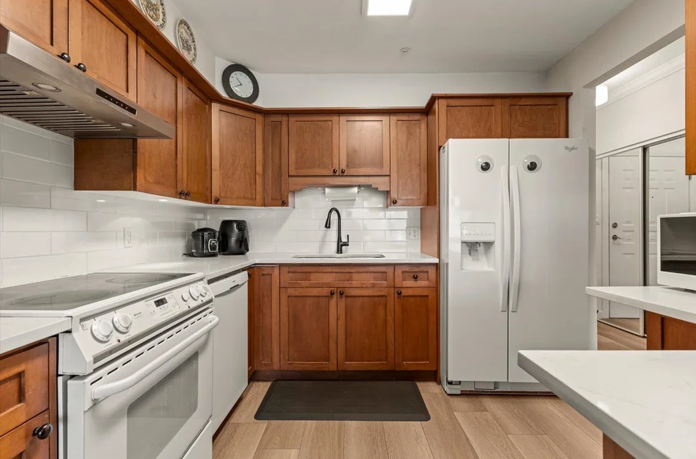 102 3190 GLADWIN ROAD, Abbotsford BC V2T 5T2, Abbotsford BC — Residential for Sale - Photo 2